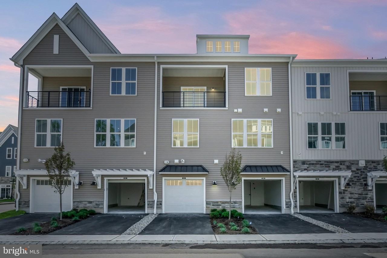 8102 Donatello Dr - Photo 3 of 35