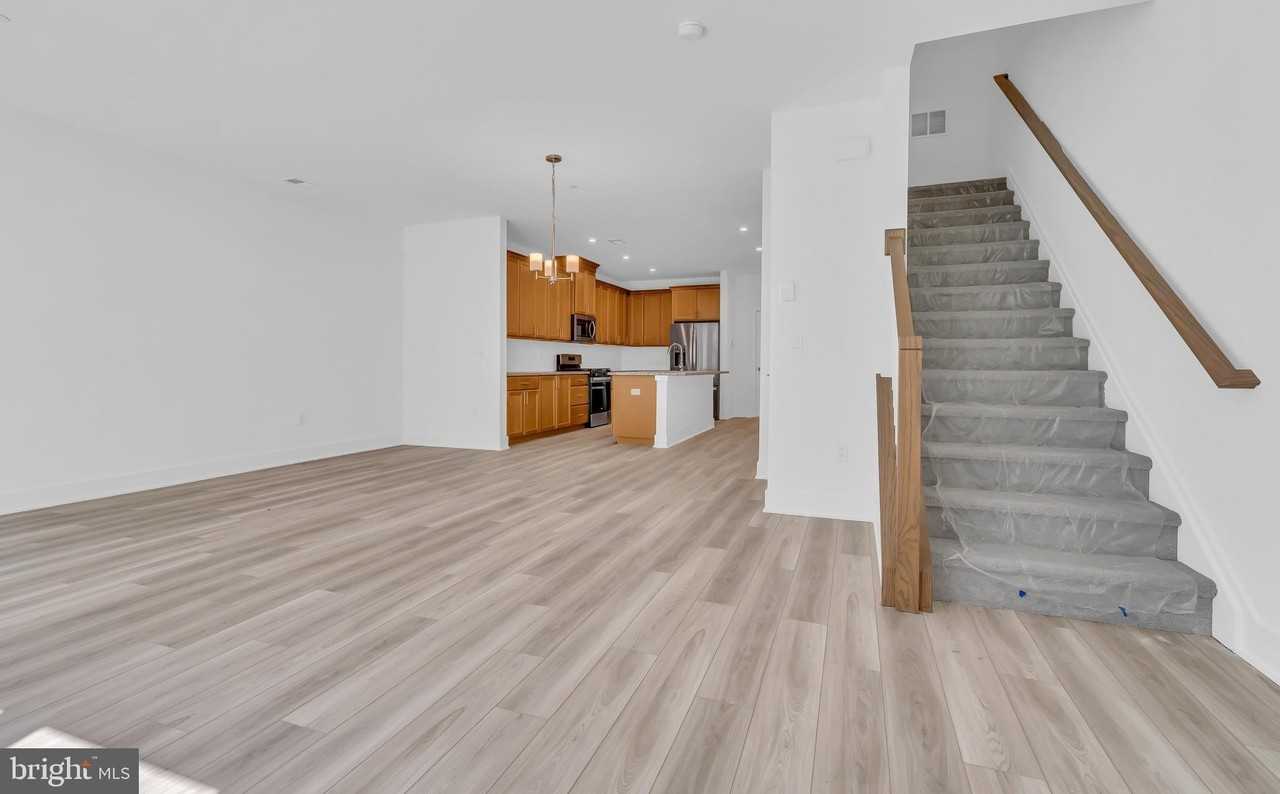 8102 Donatello Dr - Photo 6 of 35