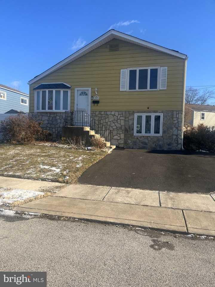 2827 Galloway Ave - Photo 2 of 17