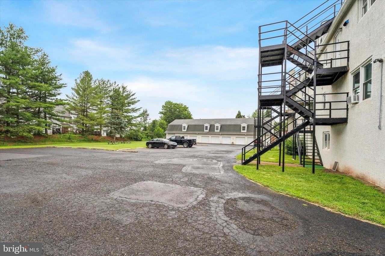 3868 Germantown Pike Apt 7 #7 - Photo 3 of 23