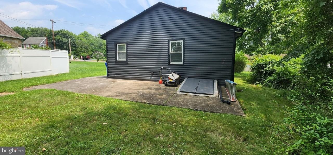 229 Berks St - Photo 2 of 13