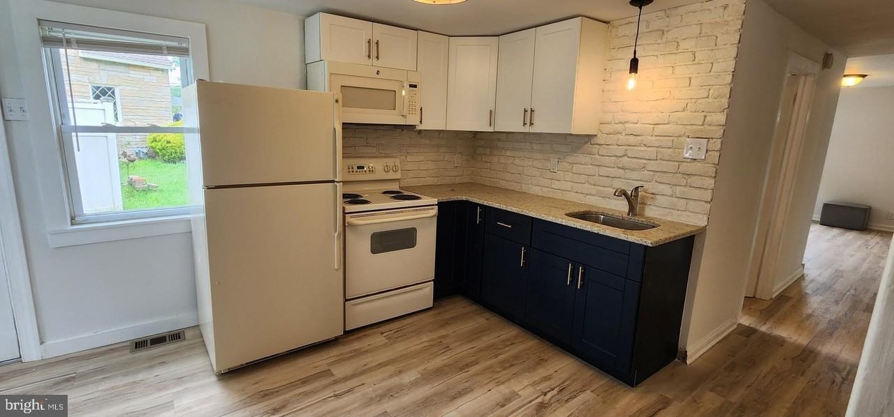 229 Berks St - Photo 4 of 13