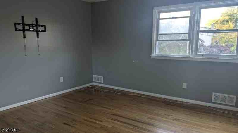 1211 ROBERT ST 2 ND FLOOR - Photo 5 of 11