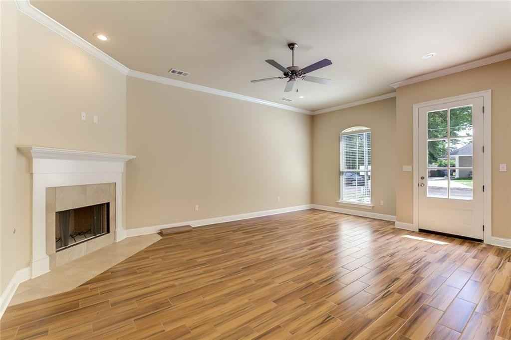 2258 9th St - Photo 6 of 20