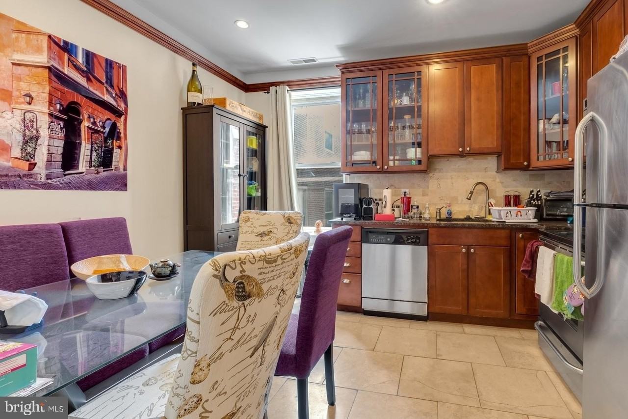 1704 Wallace St Apt 201 #201 - Photo 5 of 26