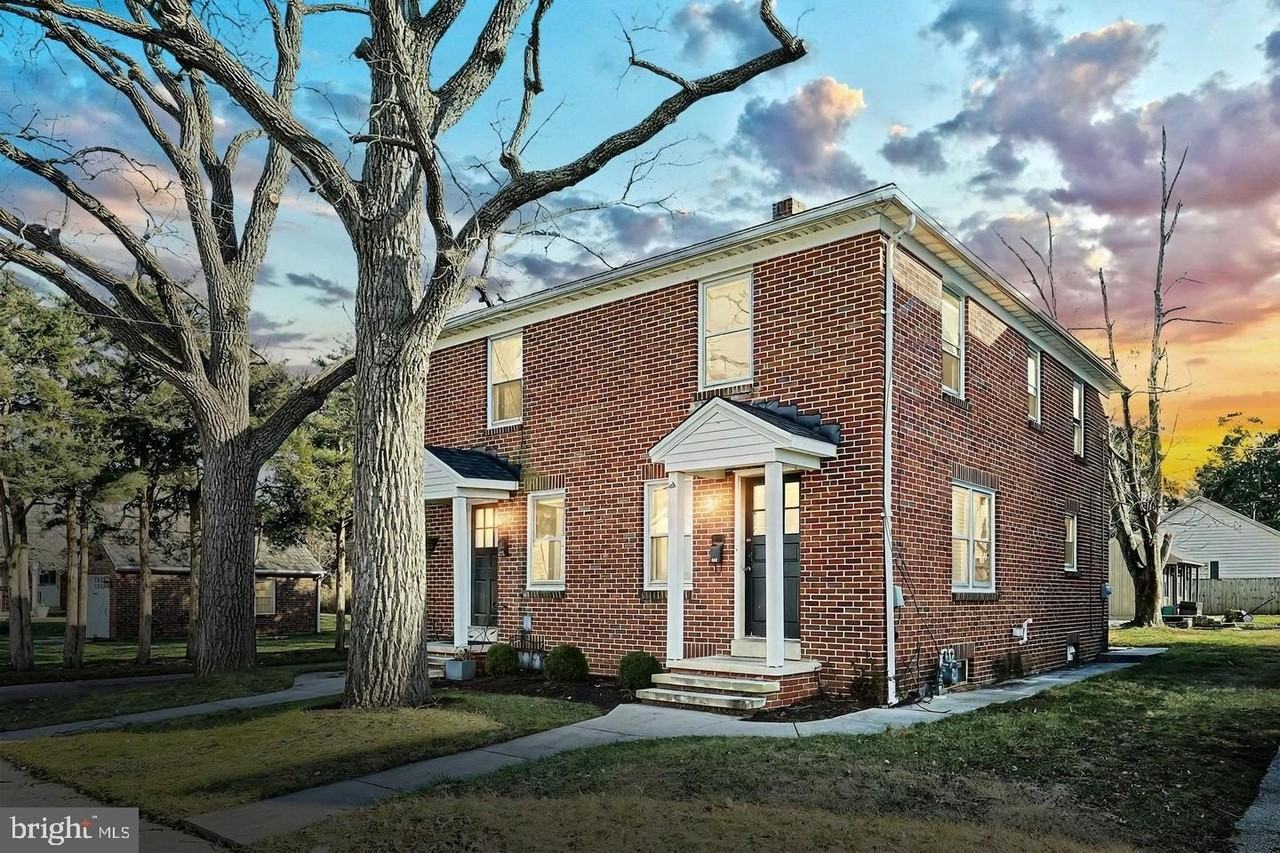 452 W Walnut St - Photo 2 of 14