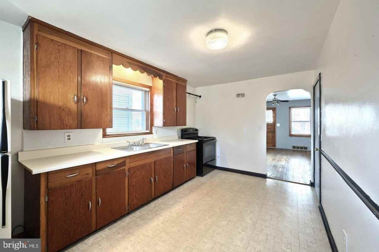 452 W Walnut St - Photo 5 of 14