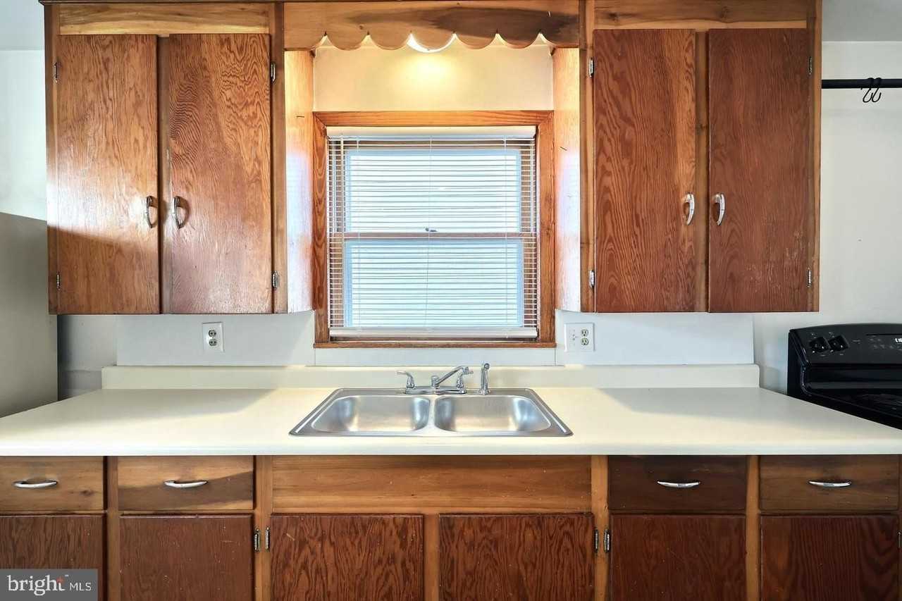 452 W Walnut St - Photo 6 of 14