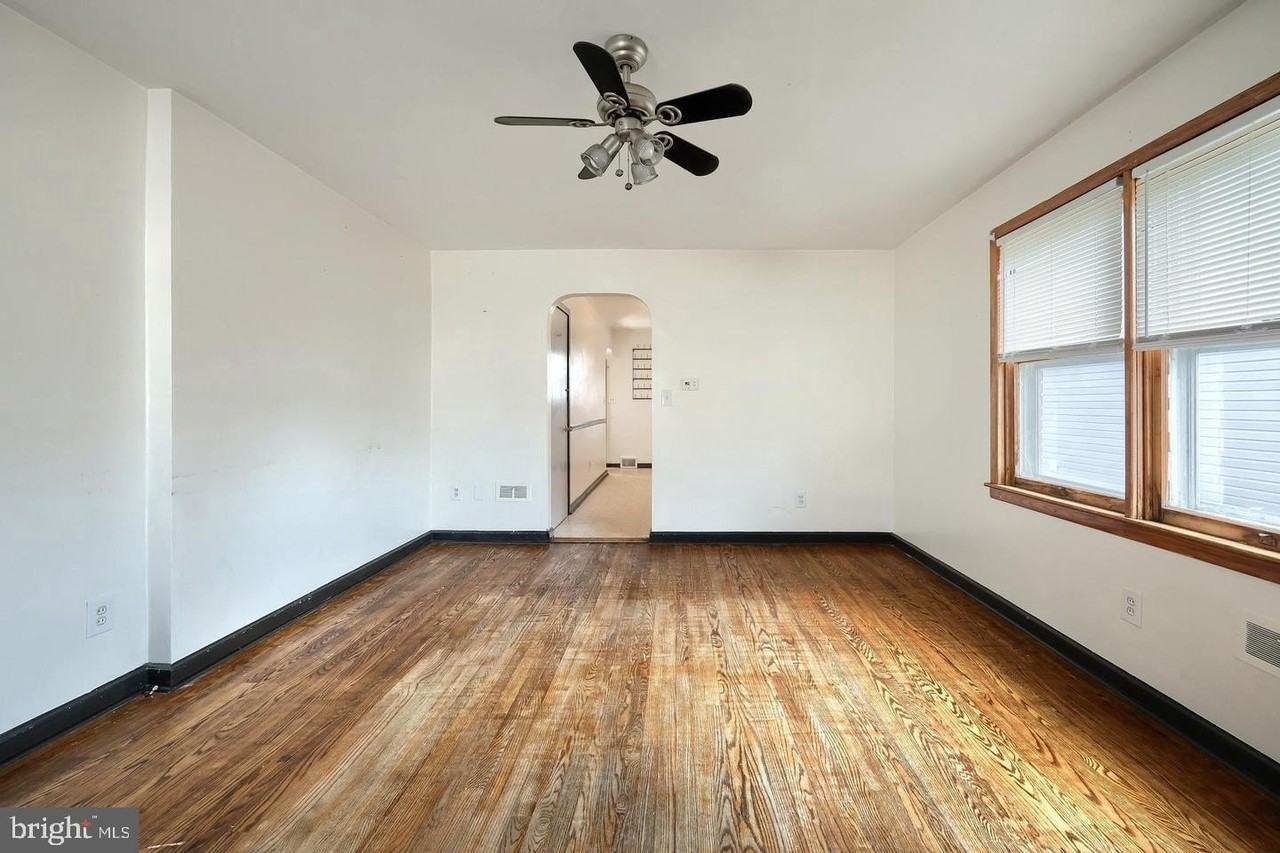 452 W Walnut St - Photo 7 of 14