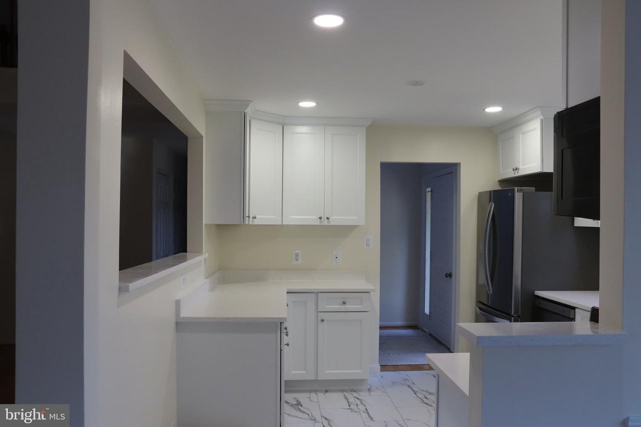 4507 Highland Green Ct - Photo 5 of 34