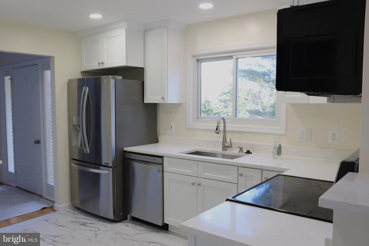 4507 Highland Green Ct - Photo 6 of 34