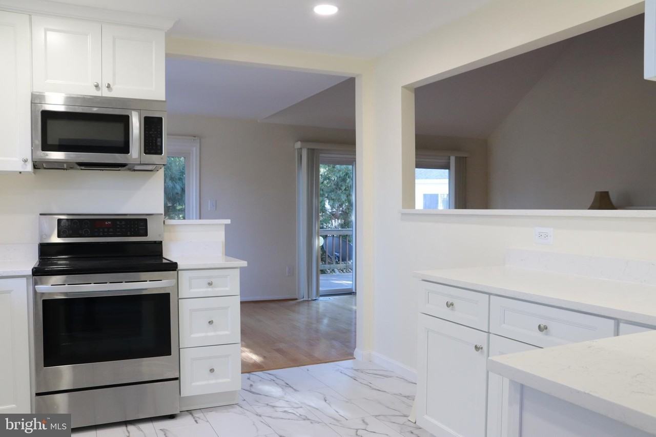 4507 Highland Green Ct - Photo 7 of 34