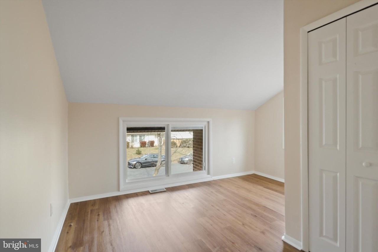 103 Farmington Ln - Photo 7 of 42