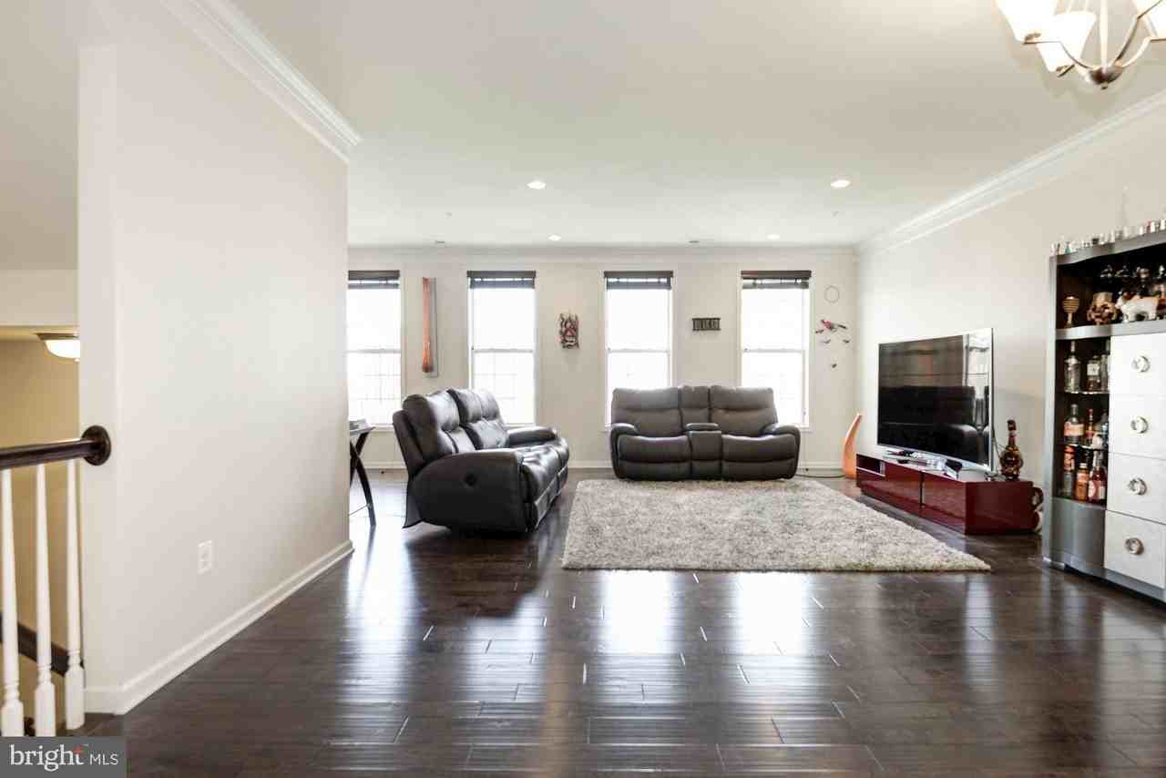 23540 Belvoir Woods Ter - Photo 3 of 29