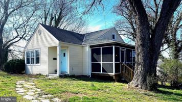 featured image of 3 Fairfax Cir