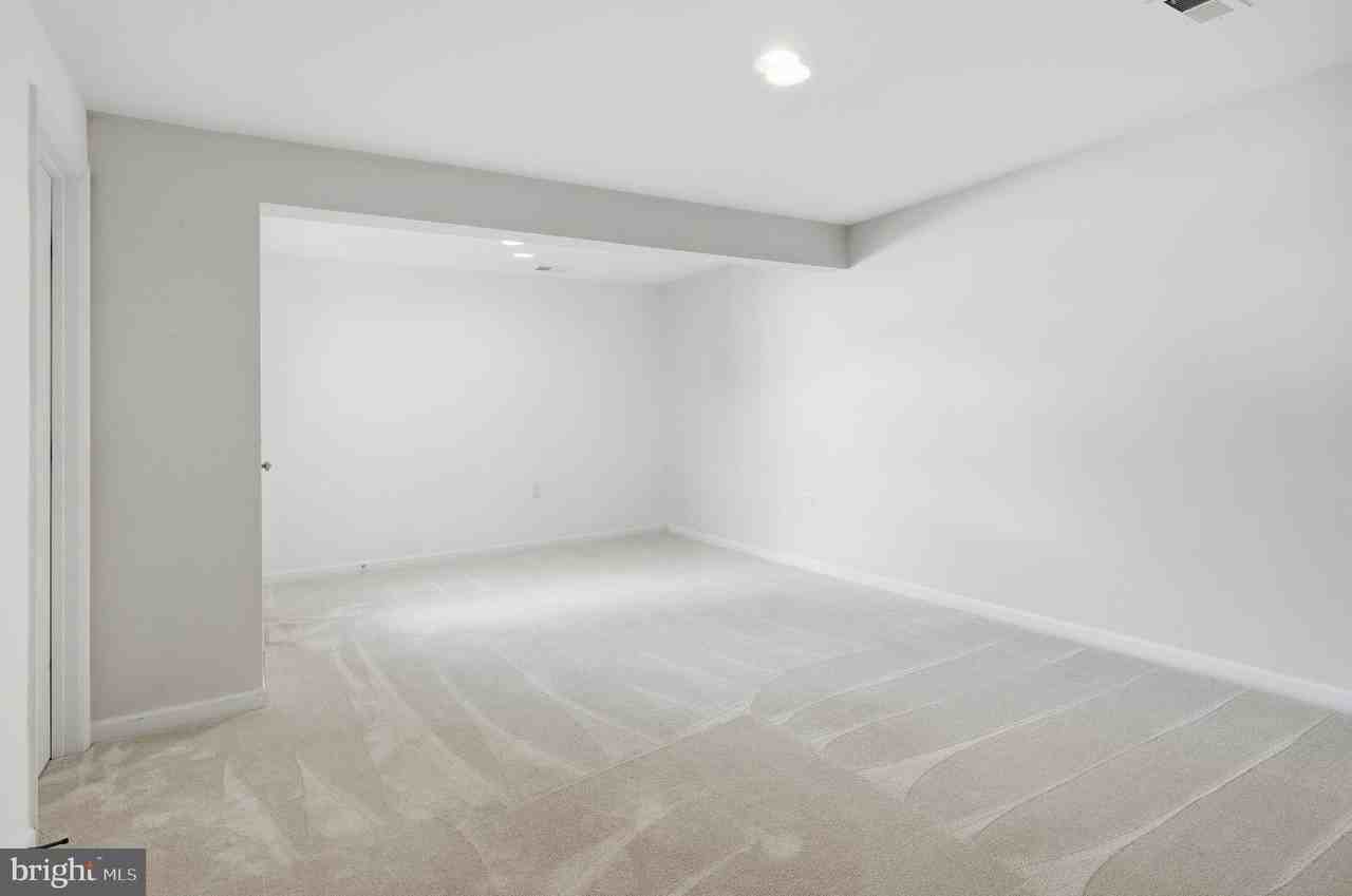 43 Cecily Way - Photo 3 of 31