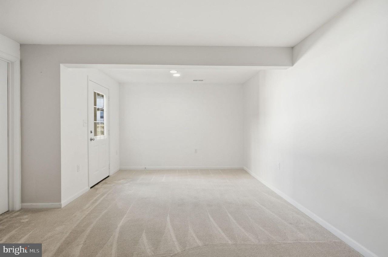 43 Cecily Way - Photo 4 of 31