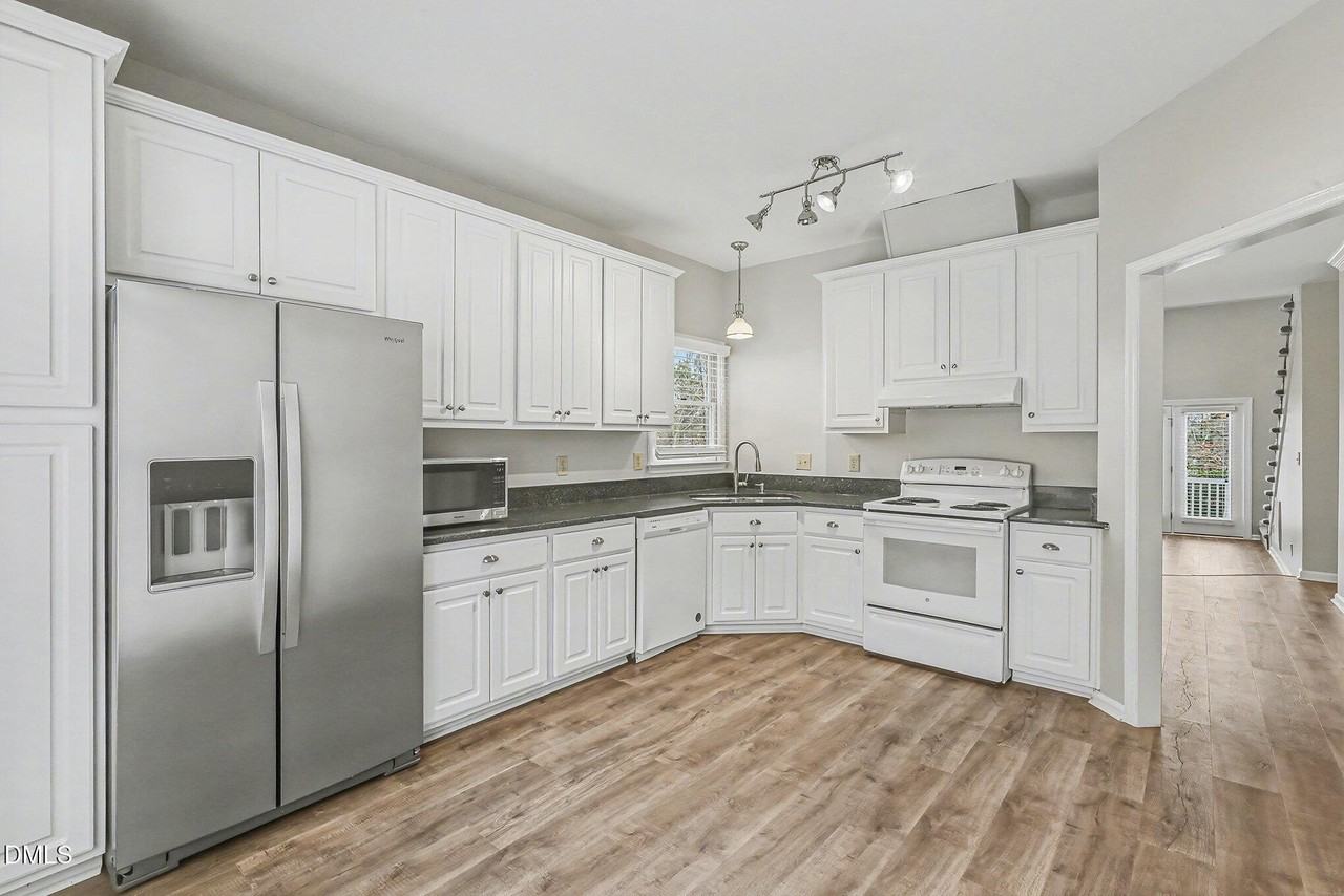 3706 Carnegie Ln - Photo 7 of 20