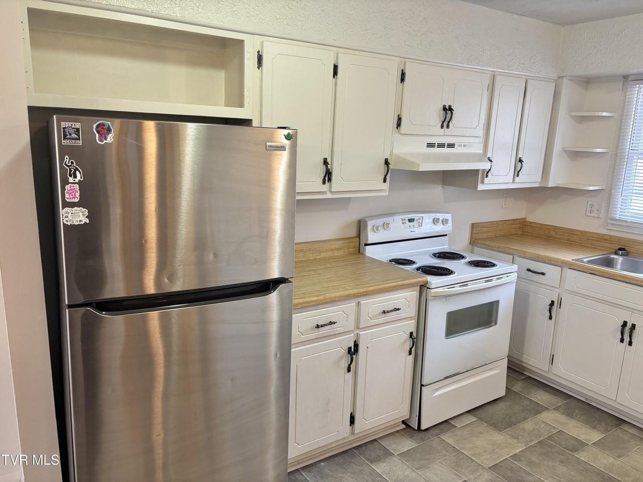 107 N Creek Dr Apt 12 #12 - Photo 4 of 8