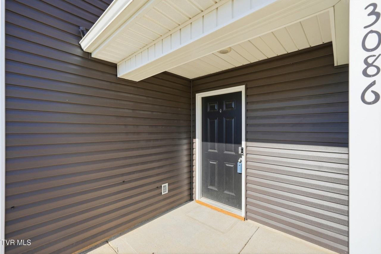 3086 Nicole Cir - Photo 4 of 37