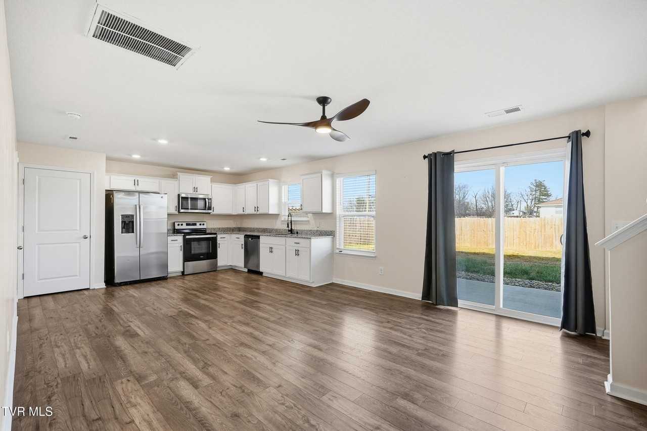 3086 Nicole Cir - Photo 6 of 37