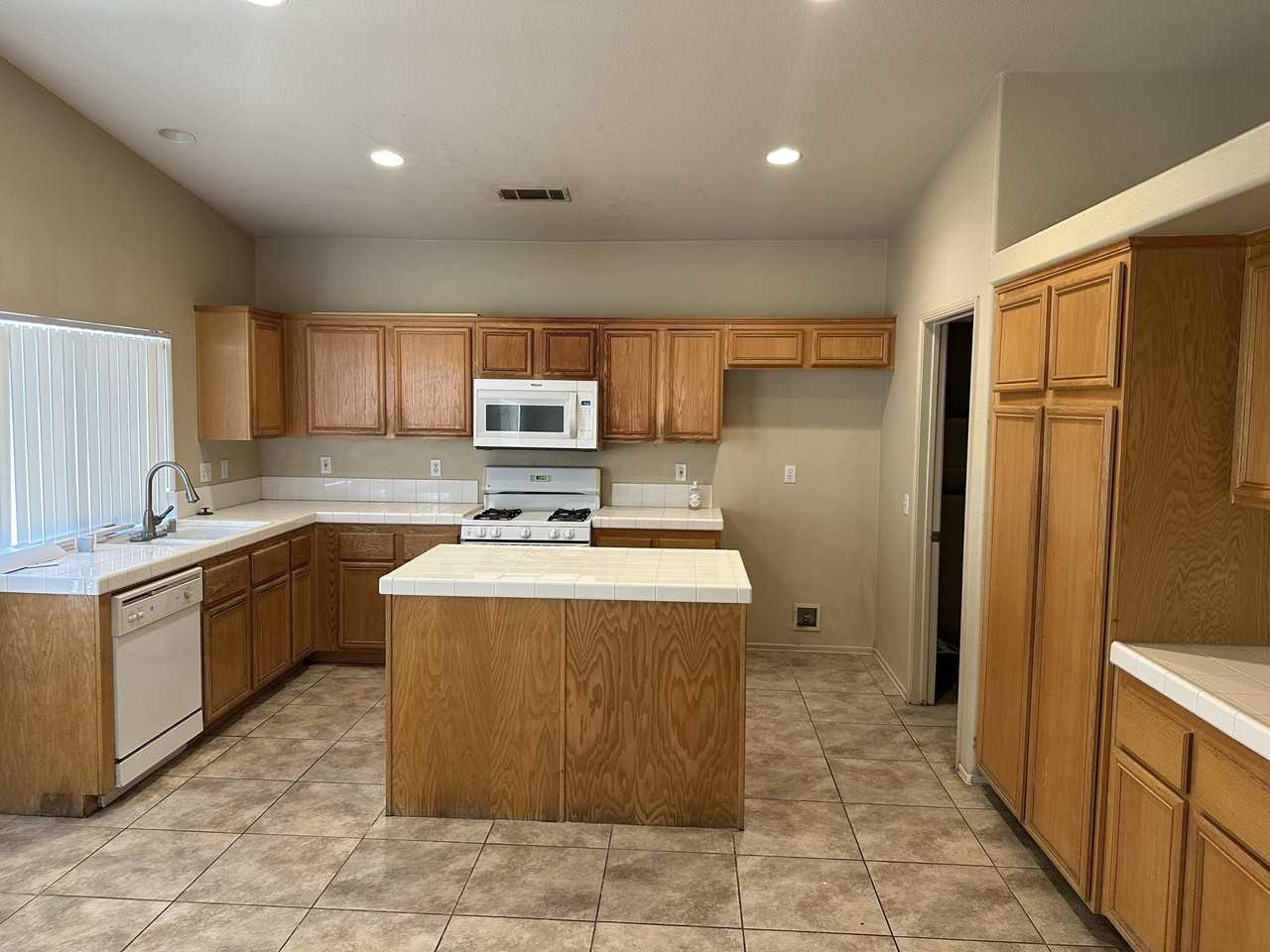 79900 Independence Way - Photo 2 of 14