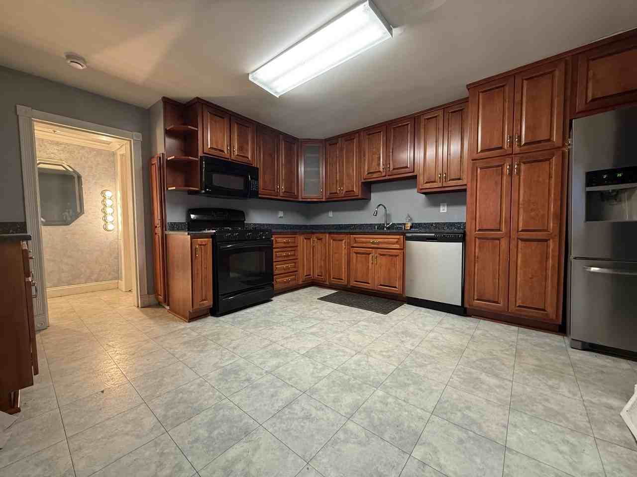 1706 Mary St - Photo 2 of 14