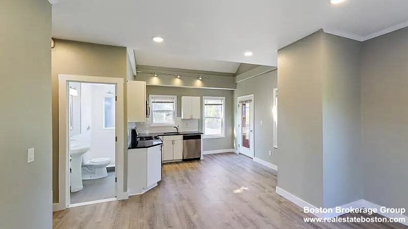 20 Ashley St #3 - Photo 3 of 13