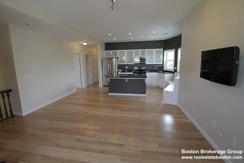 20 Ashley St #3 - Photo 4 of 13