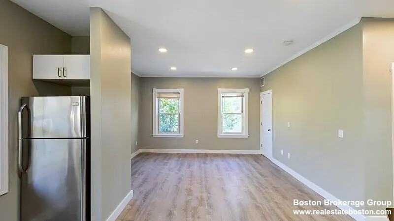 20 Ashley St #3 - Photo 5 of 13