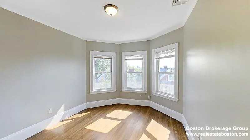 20 Ashley St #3 - Photo 6 of 13