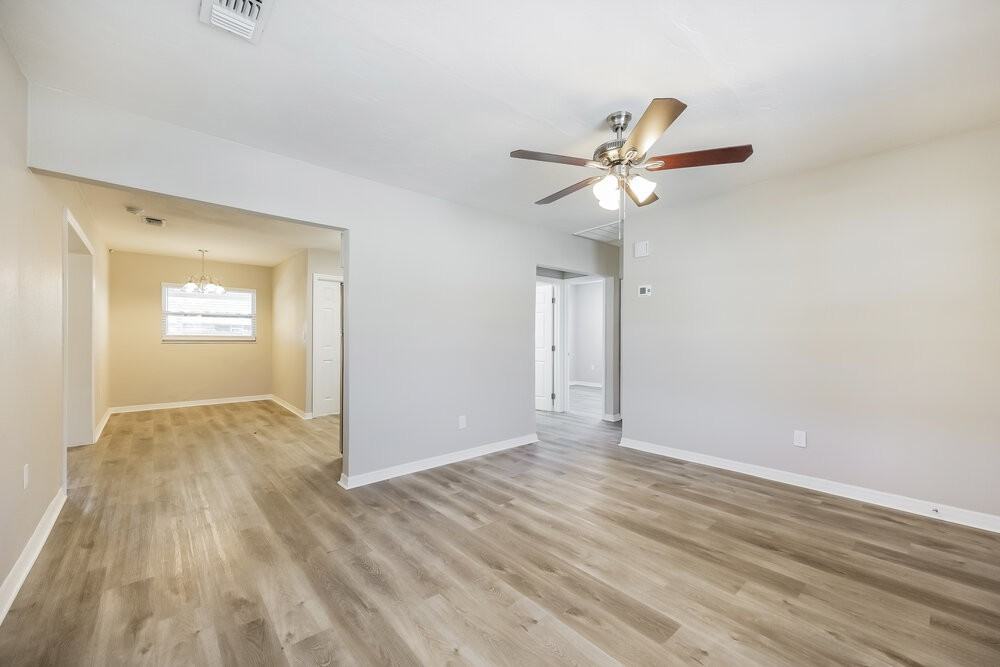 5 Victoria Dr - Photo 4 of 16