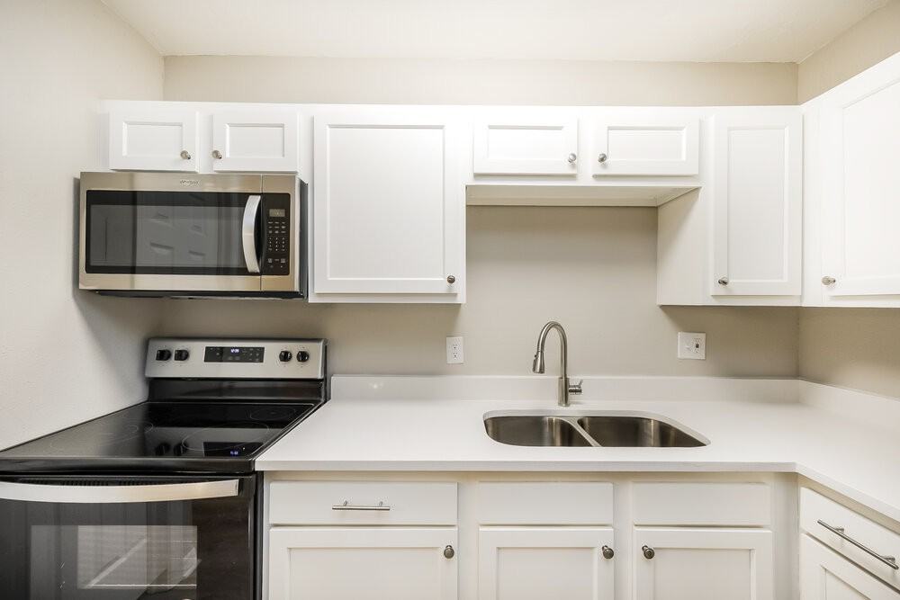 5 Victoria Dr - Photo 7 of 16