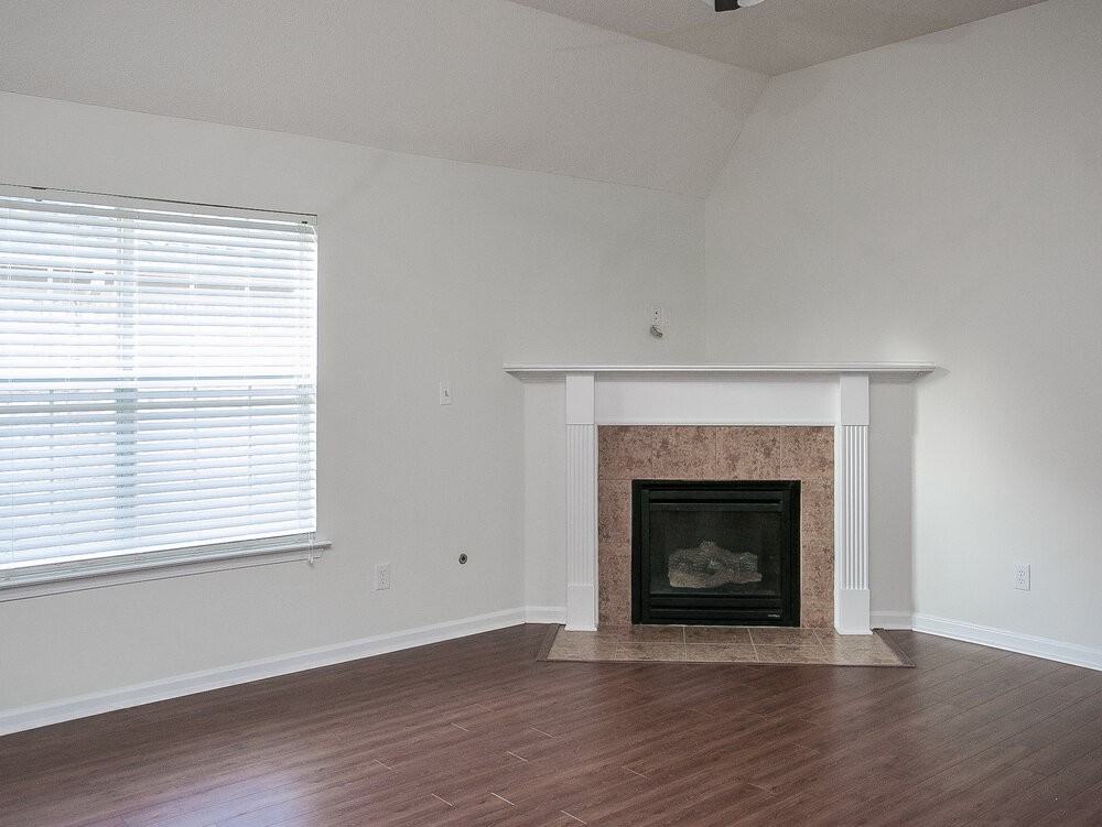 5810 Bedford Loop E - Photo 2 of 15