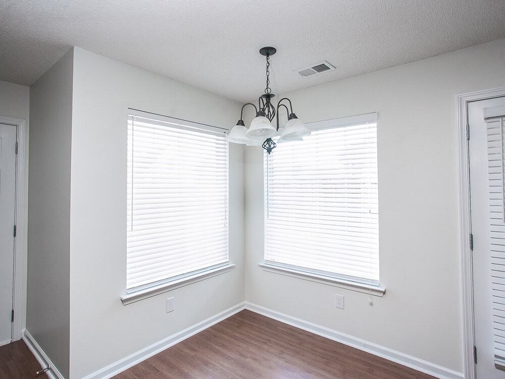 5810 Bedford Loop E - Photo 5 of 15