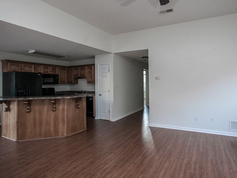 5810 Bedford Loop E - Photo 6 of 15