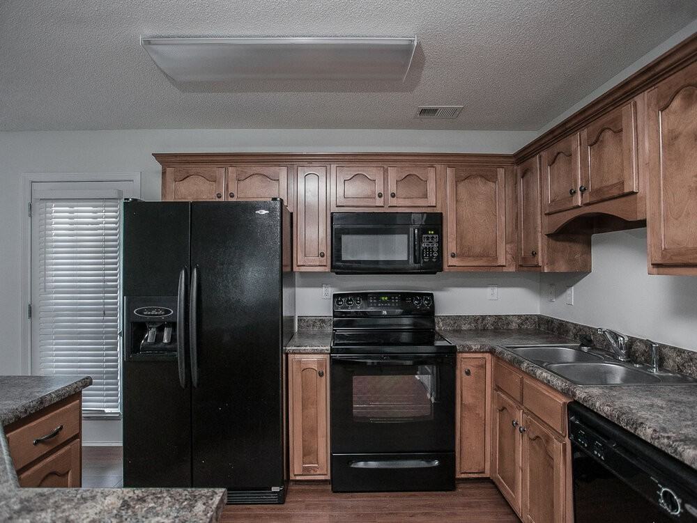 5810 Bedford Loop E - Photo 7 of 15