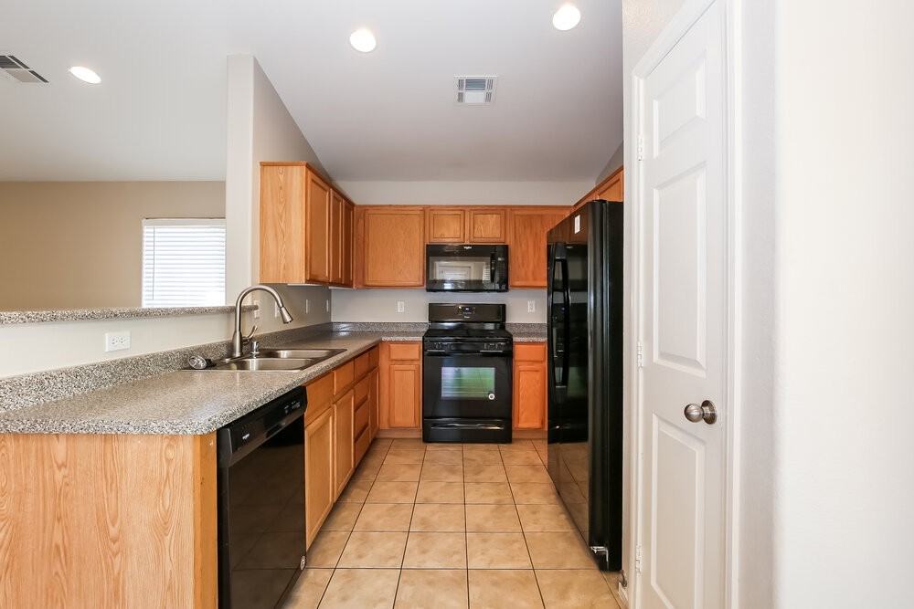 546 Truffles St - Photo 6 of 16