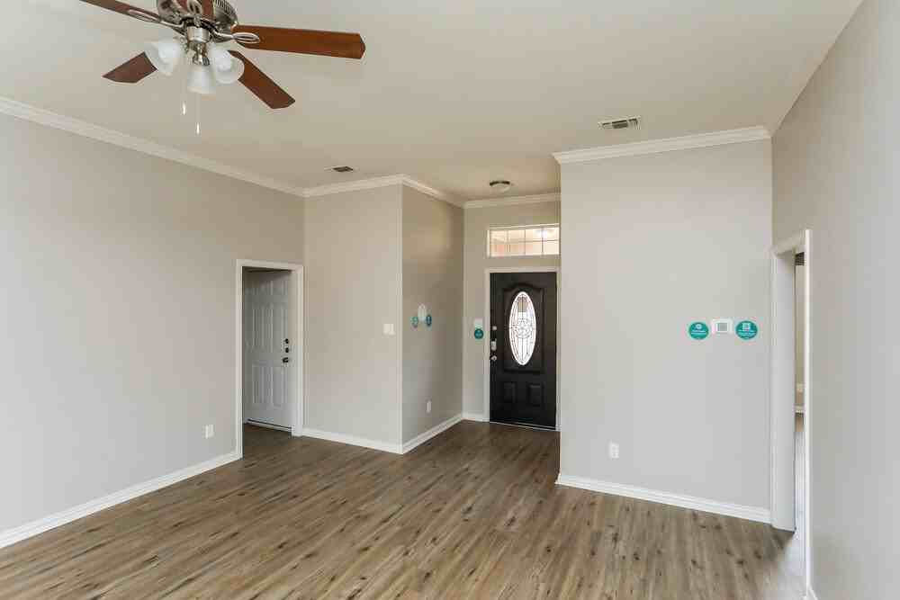 211 Brookhaven Cir - Photo 3 of 17