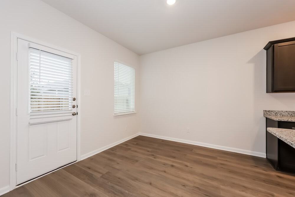 1218 Kings Pl - Photo 6 of 17