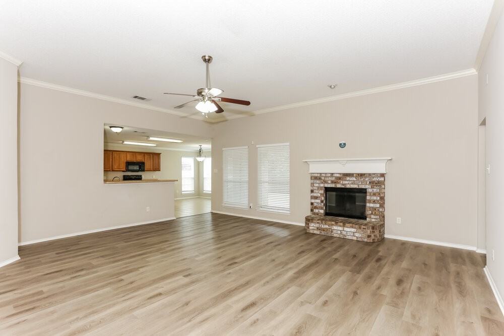 125 Adams Dr - Photo 4 of 19