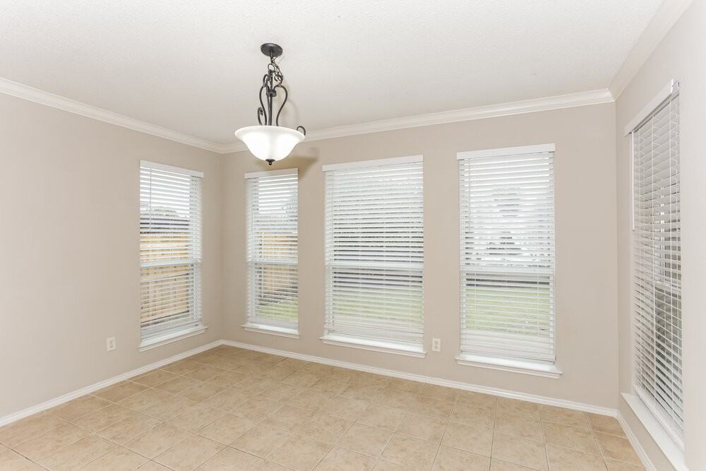 125 Adams Dr - Photo 6 of 19