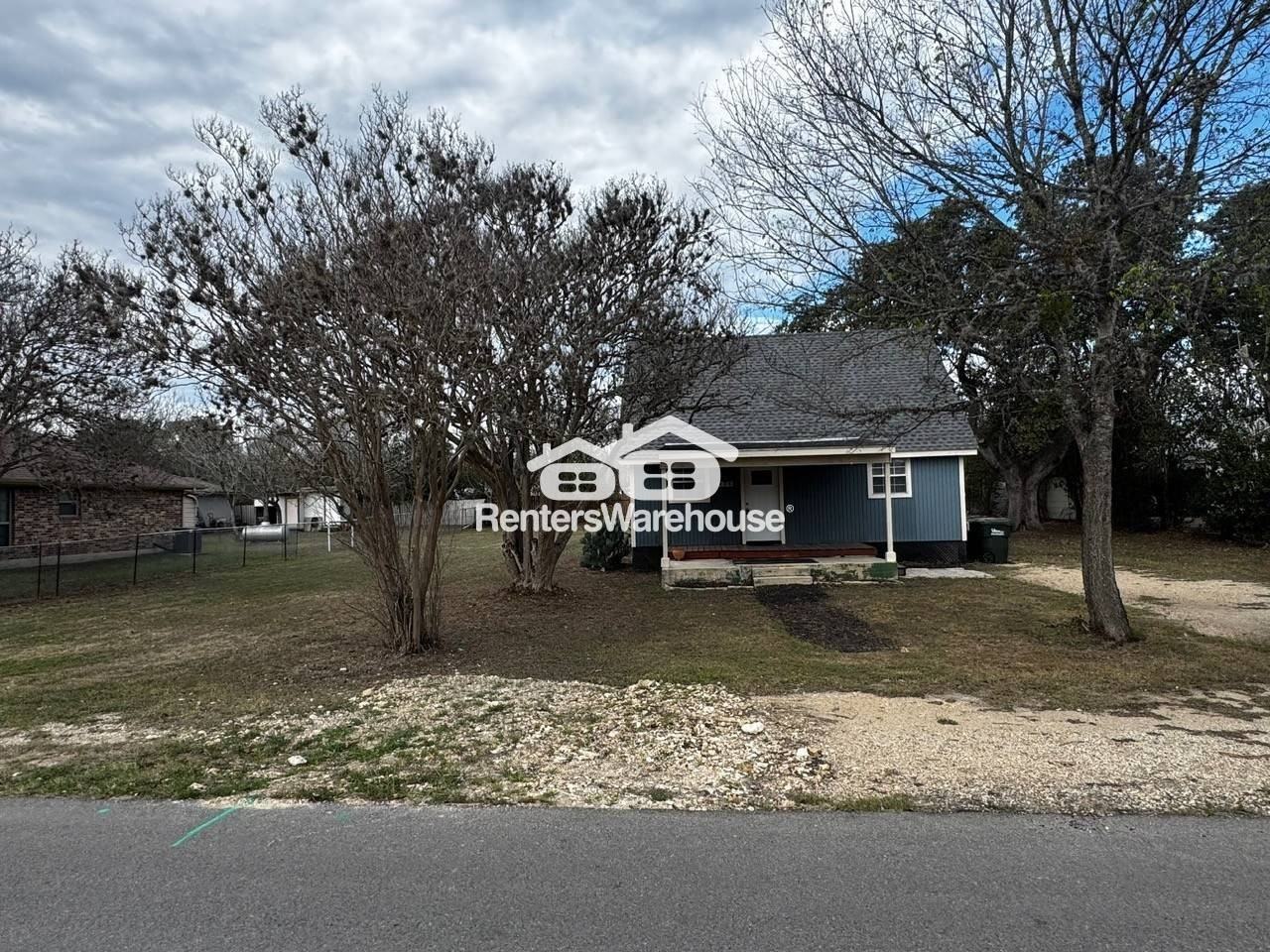 406 S Main St - Photo 3 of 27