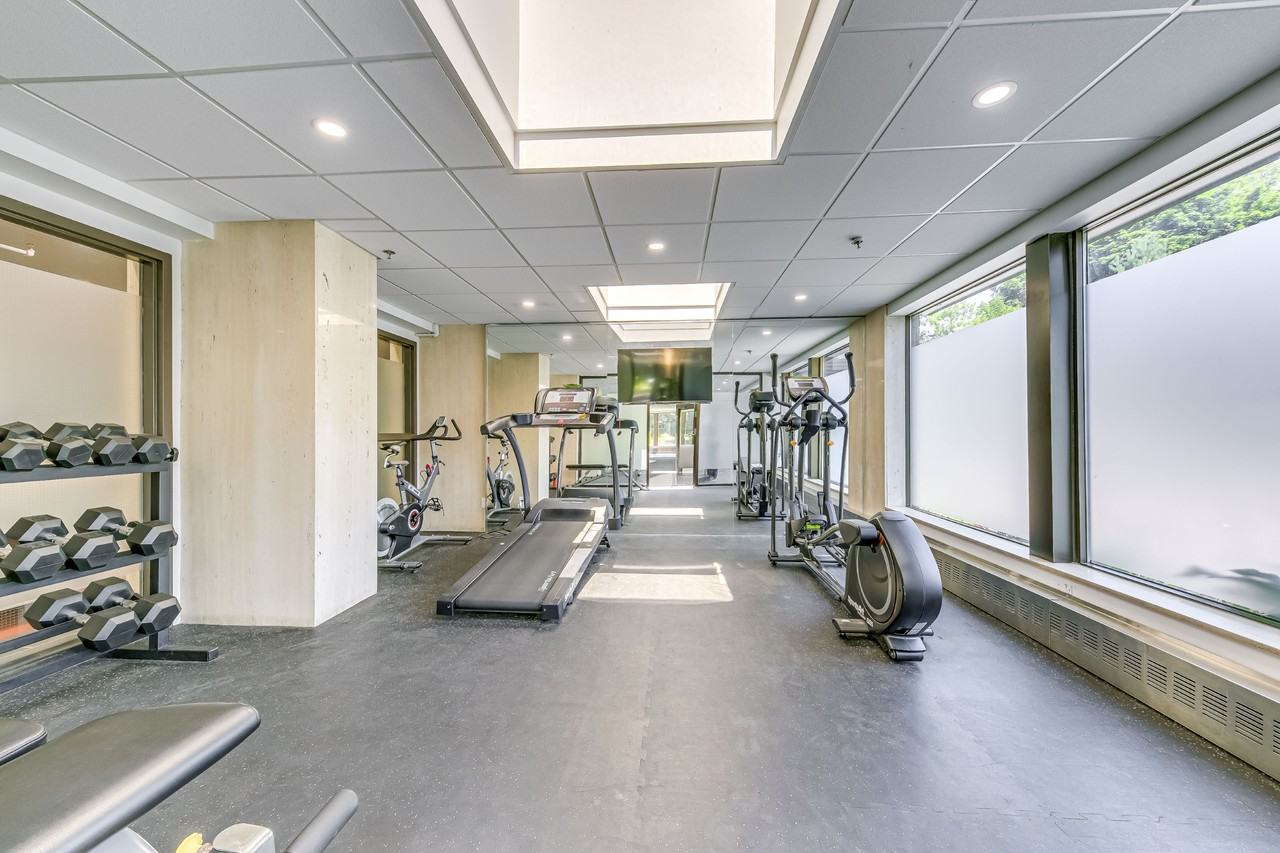 Metropolitan Towers - Photo 7 of 13