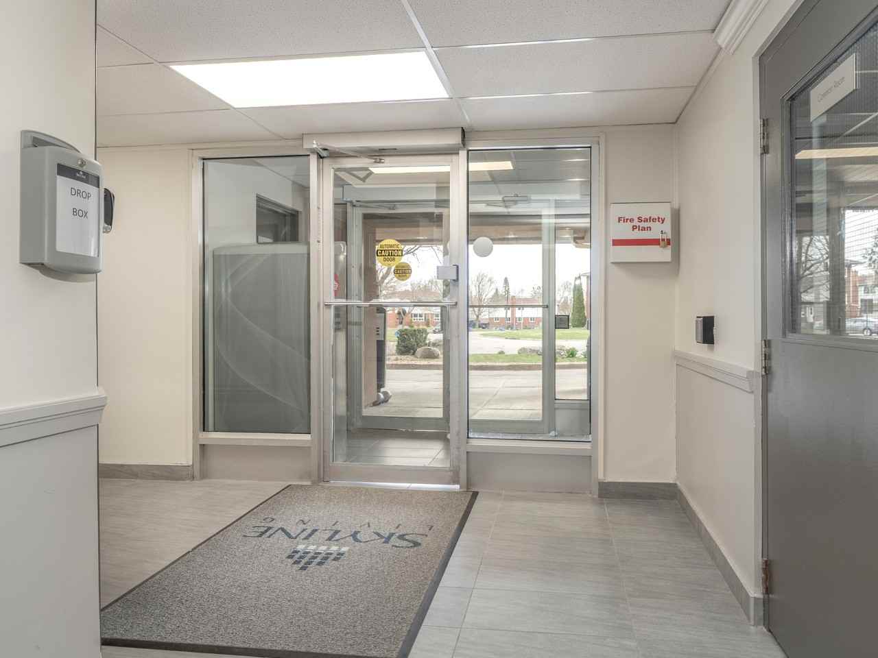 Broadway Apartments - Photo 5 of 22