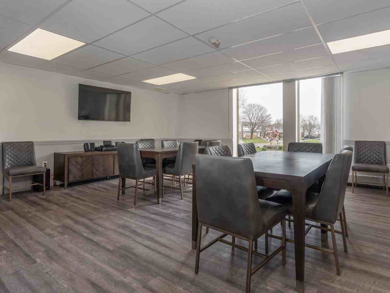 Broadway Apartments - Photo 7 of 22