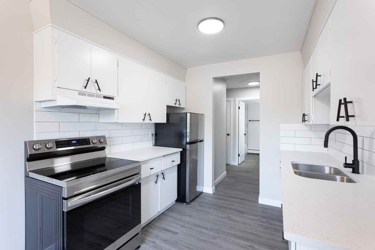 Black Gold Place - Photo 4 of 17