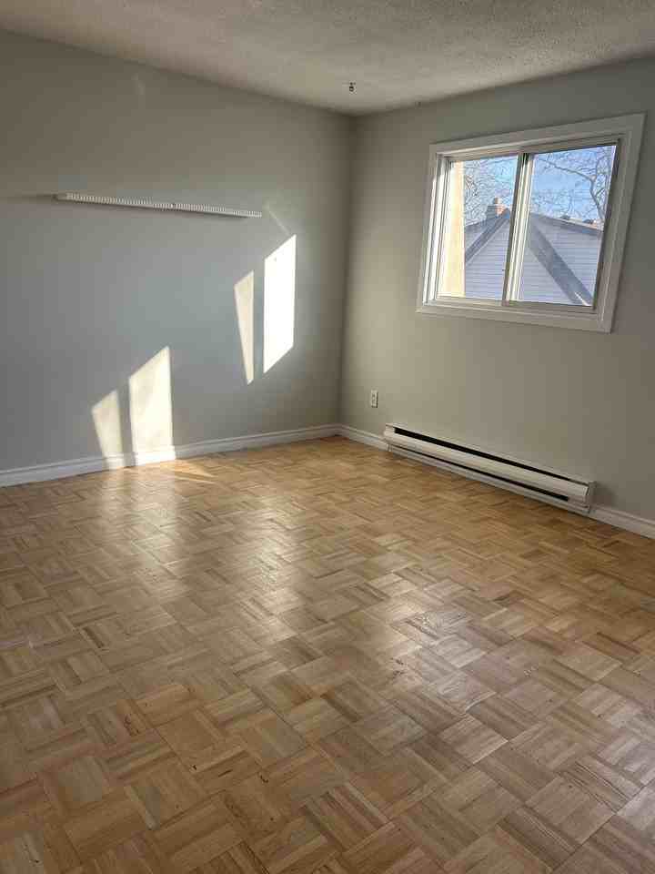 348 Guelph Line - Photo 4 of 8