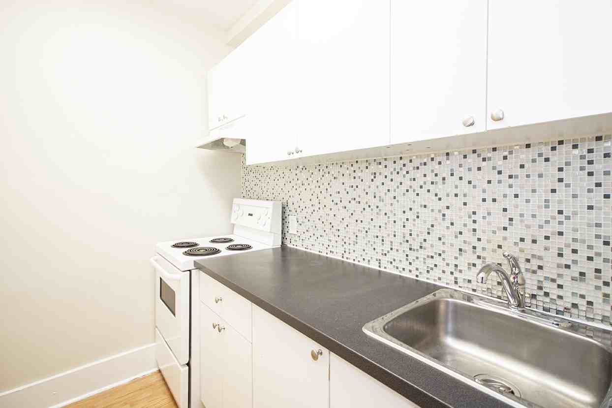 309 Enfield Crescent - Photo 3 of 14