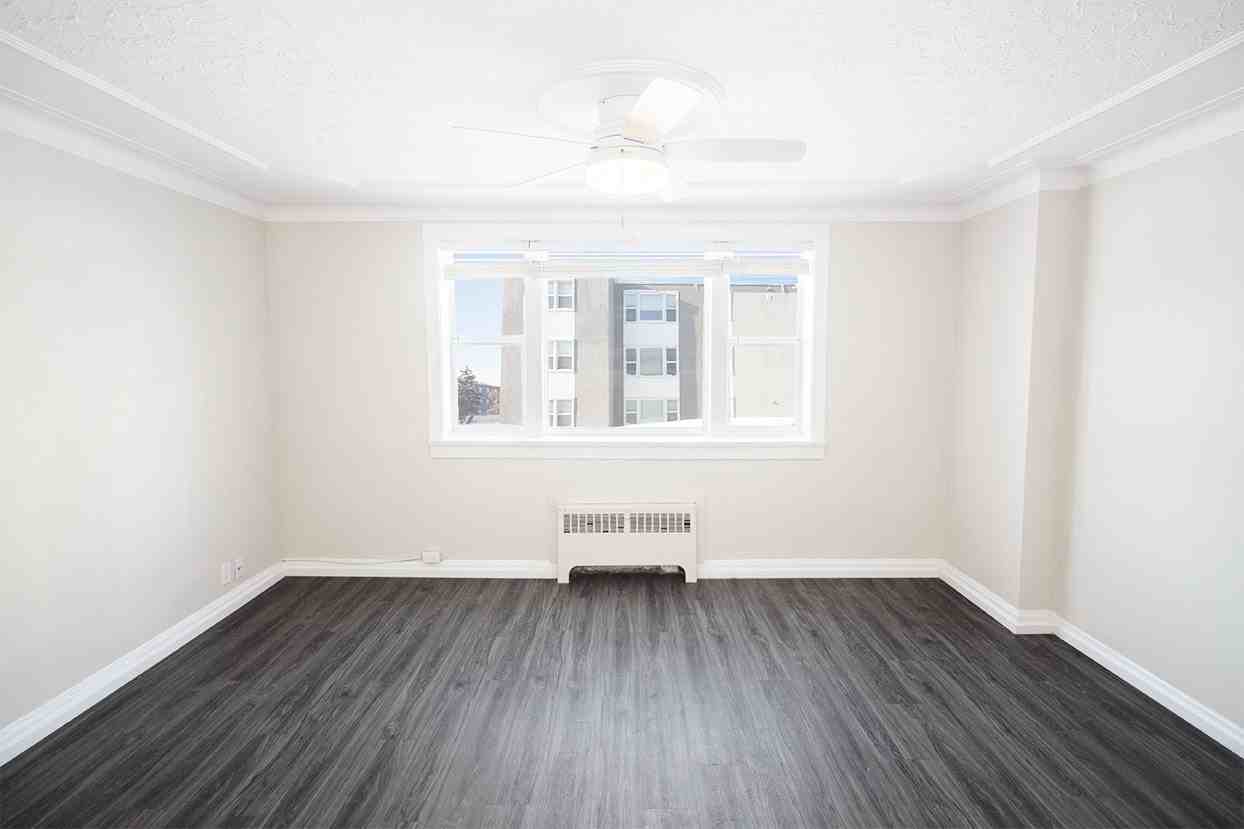 315 Marion Street - Photo 7 of 25